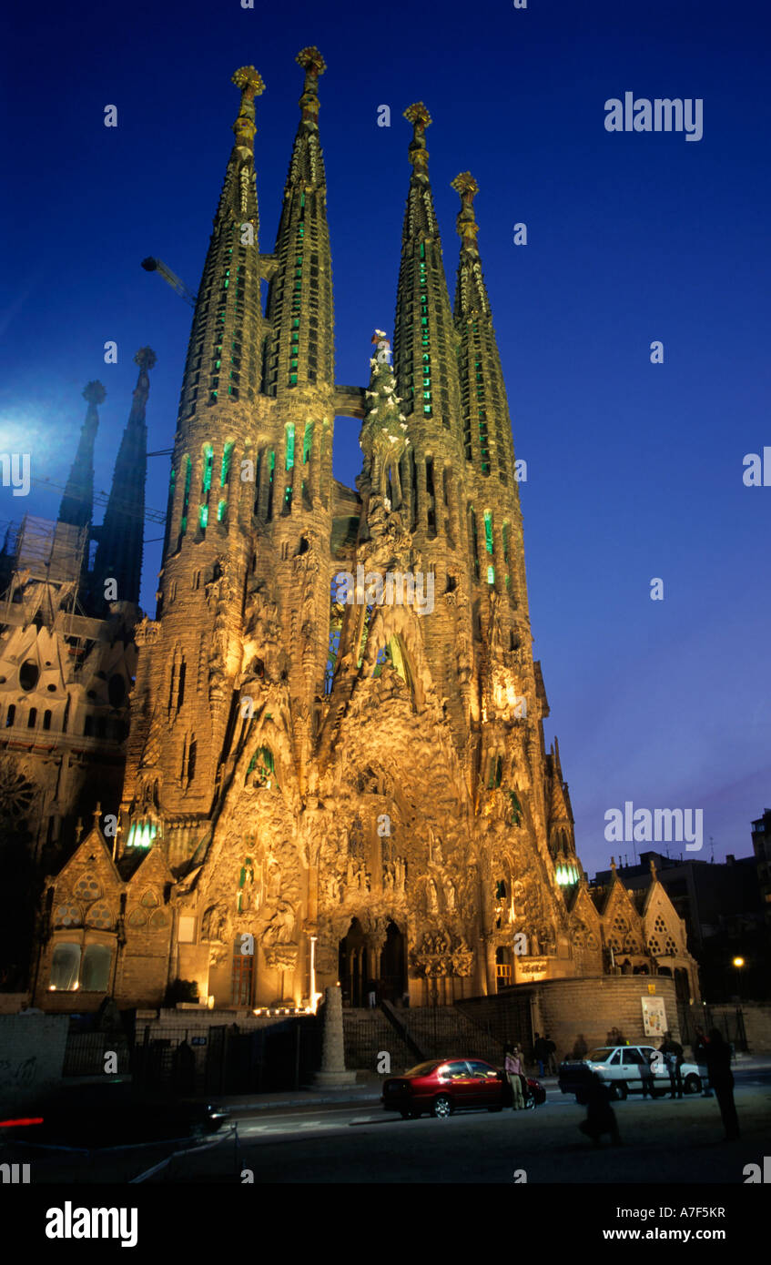 Sagrada Familia Kathedrale bei Nacht, Barcelona, Spanien. Stockfoto