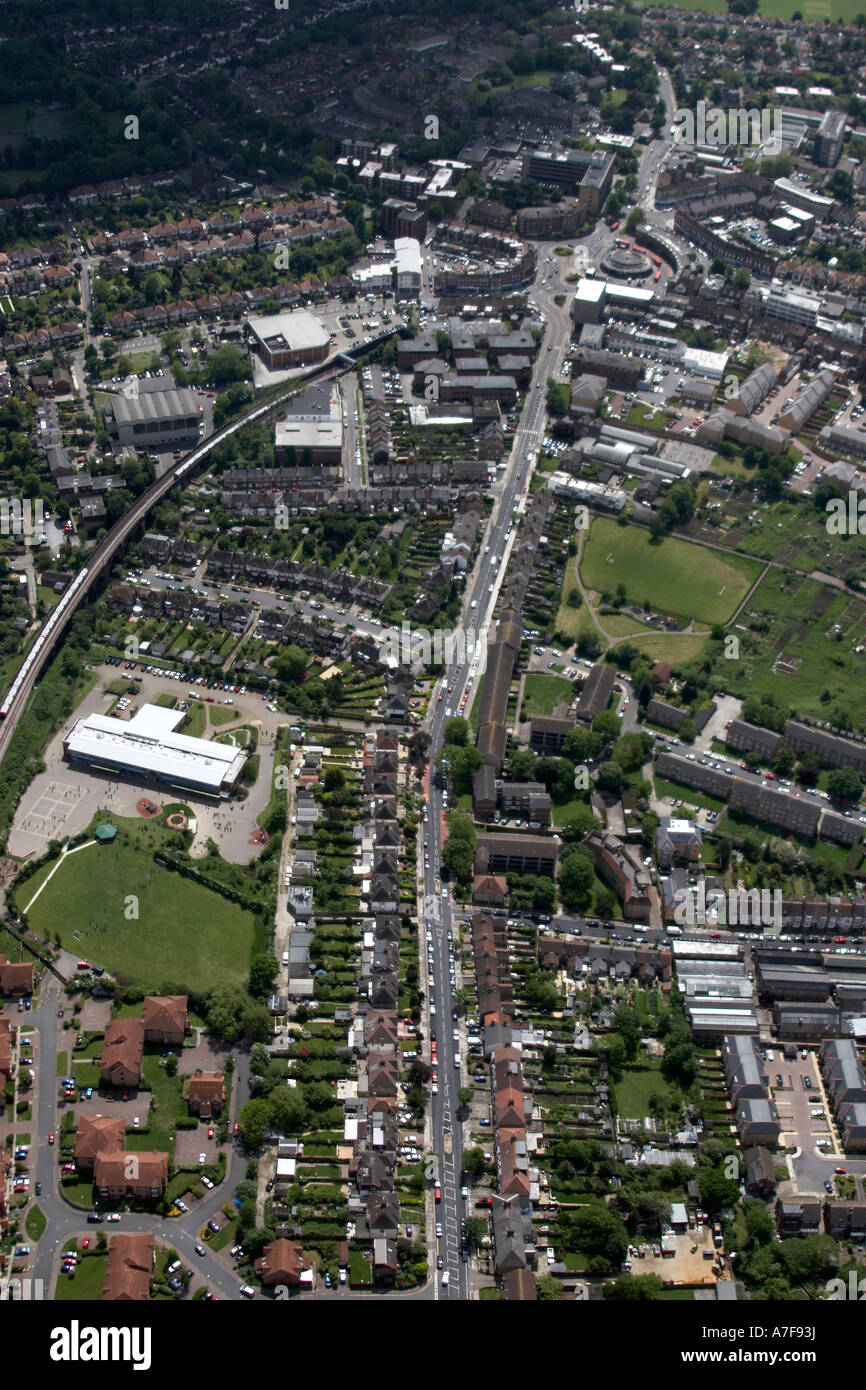 Hohen Niveau schrägen Luftbild südlich von Southgate Zirkus und Chase Road in Southgate Enfield London N14 England UK Stockfoto