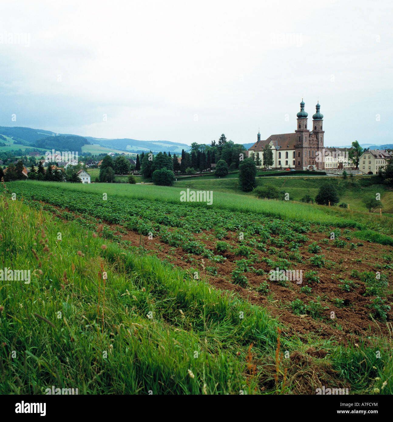 Schwarzwaldlandschaft Mit Benediktinerkloster in St. Peter, Schwarzwald, Baden-Württemberg Stockfoto