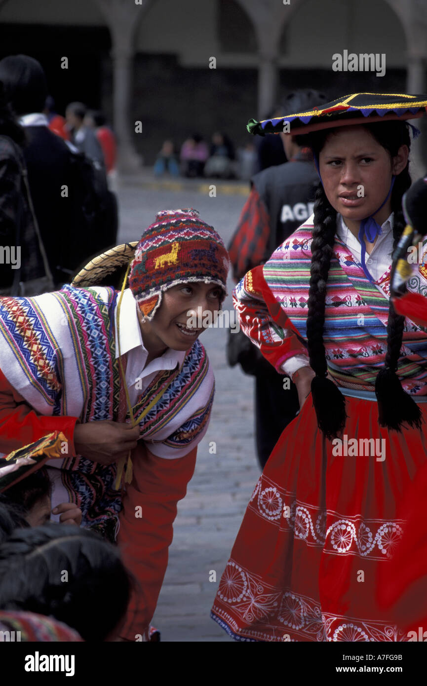 SA, Peru, Cusco, Peru Tänzer; Schülerwettbewerb, Plaza de Armas (MR) Stockfoto