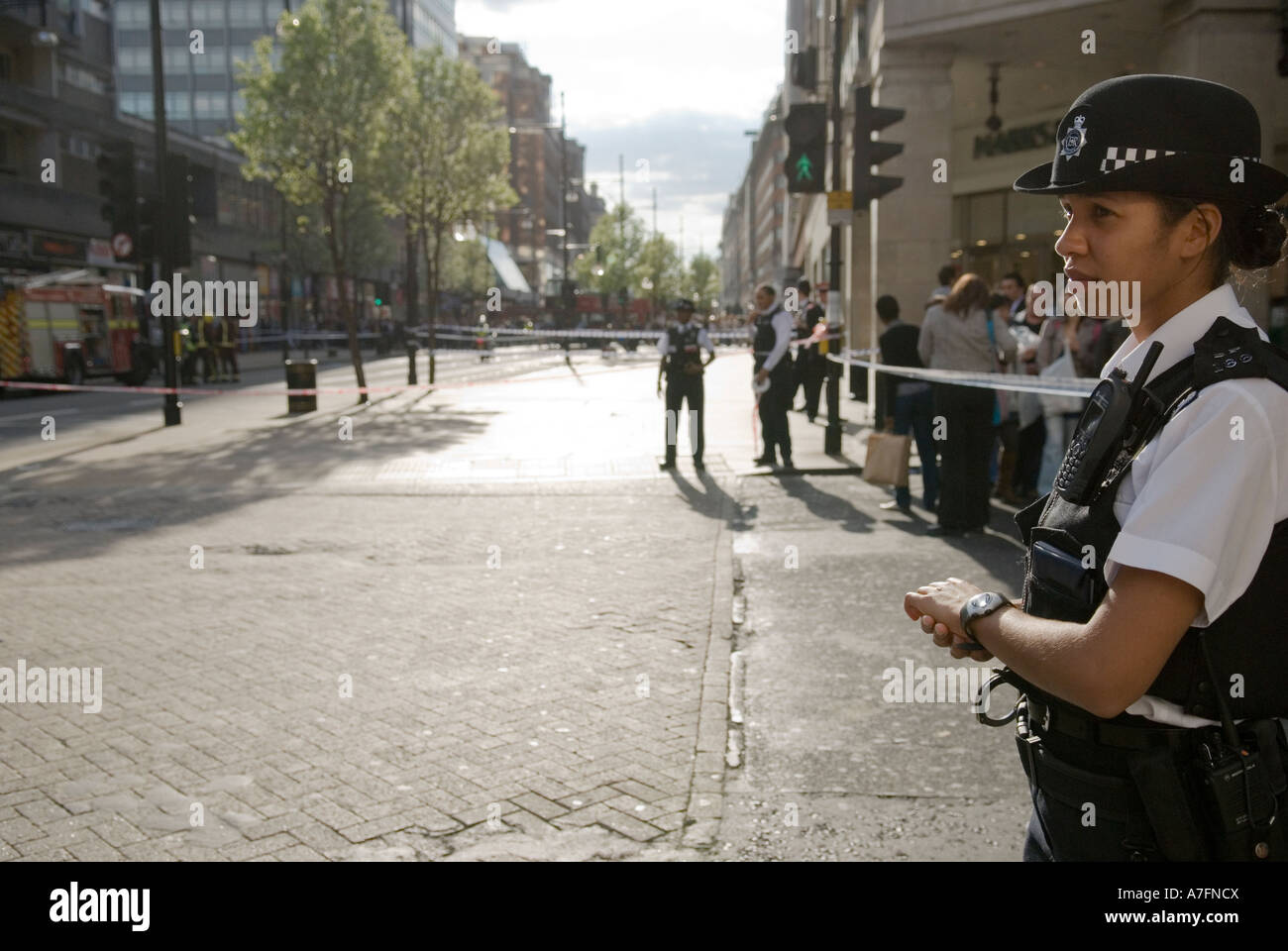 Polizei-Cordon auf der Oxford Street, London Stockfoto