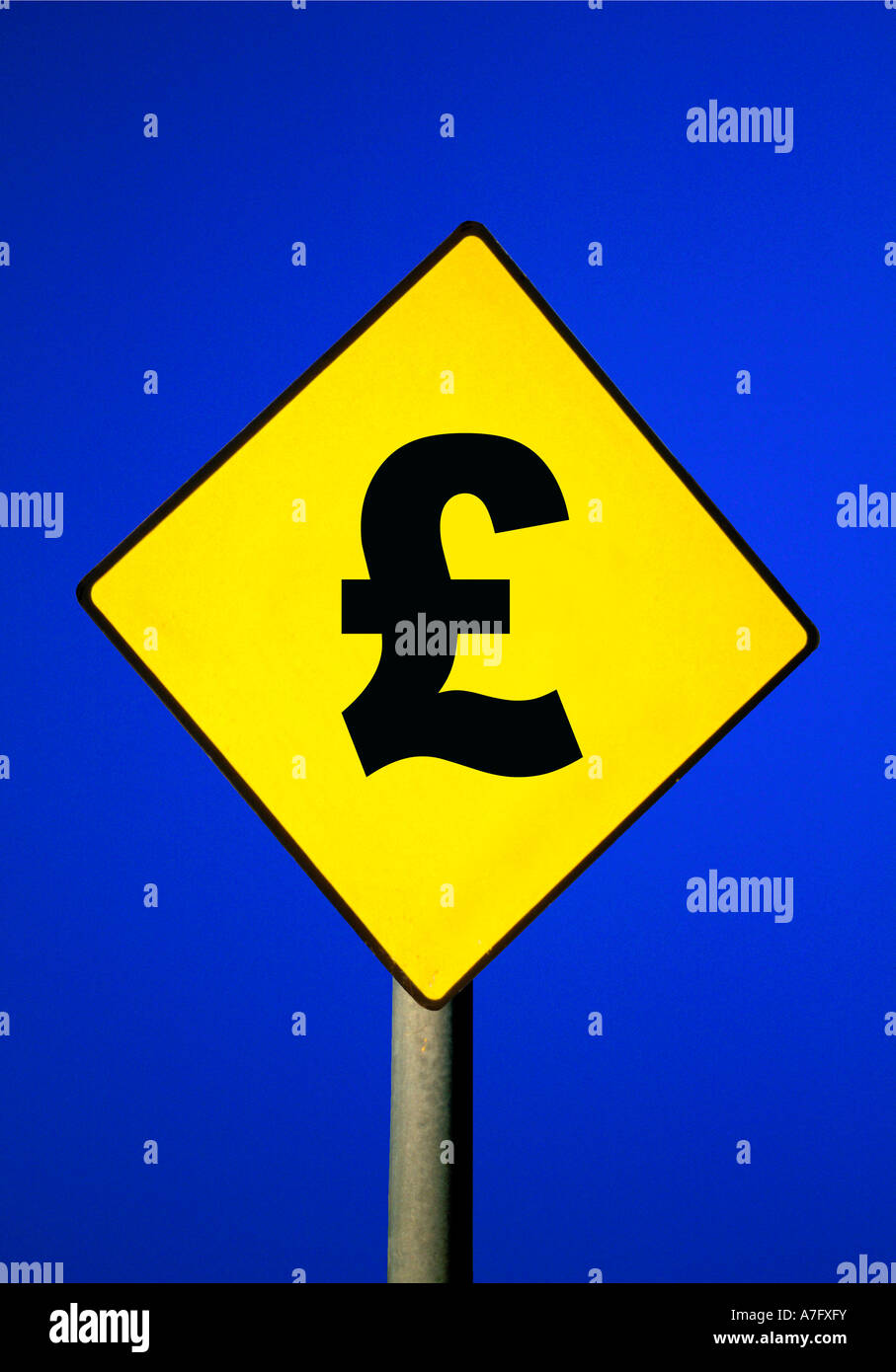 Pfund-Zeichen auf gelbem Stockfoto