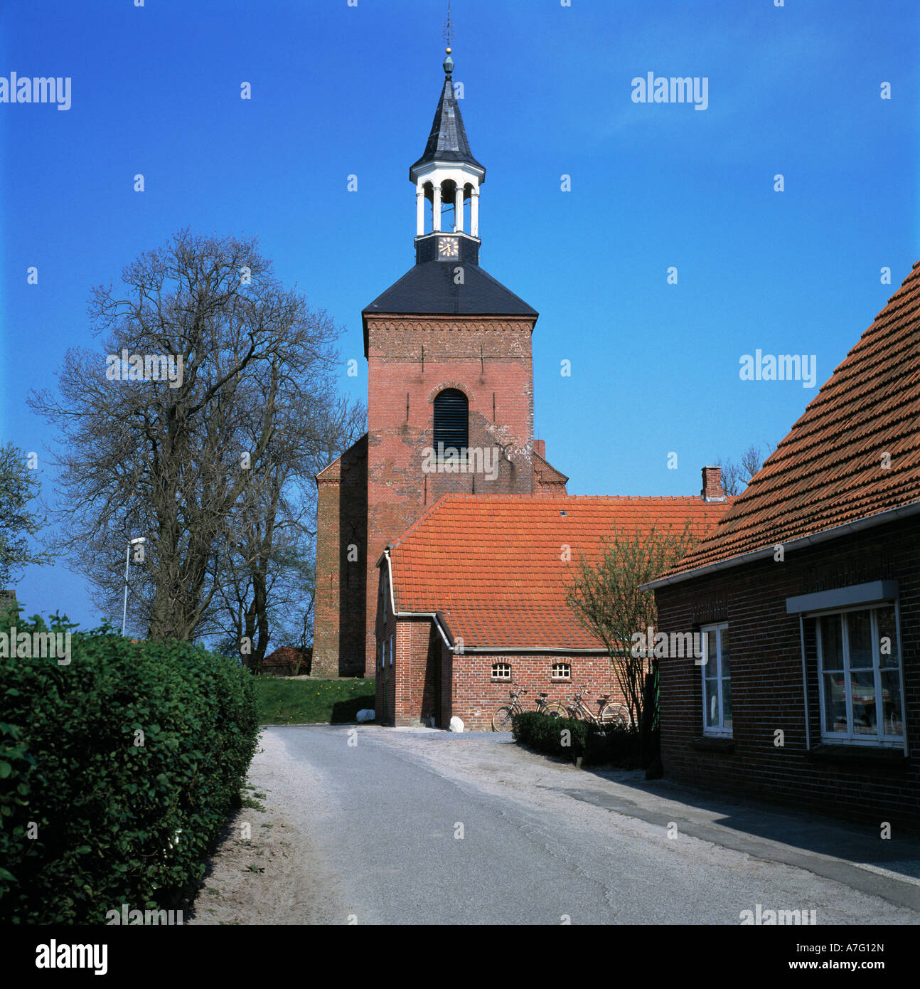 Kirche St. Nikolai in Werdum, Ostfriesland, Niedersachsen Stockfoto