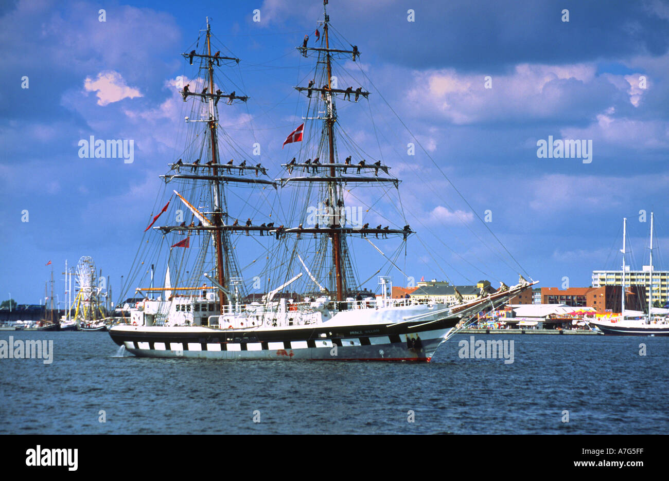 Das hohe Schiff Prinz William Aalborg Hafen am 2 8 04 verlassen Stockfoto
