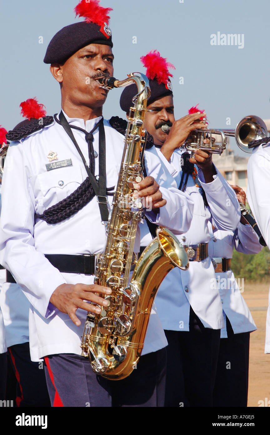 Polizeiband Musiker Saxophon spielen am 26. Januar Republic Day Parade, Indien Stockfoto