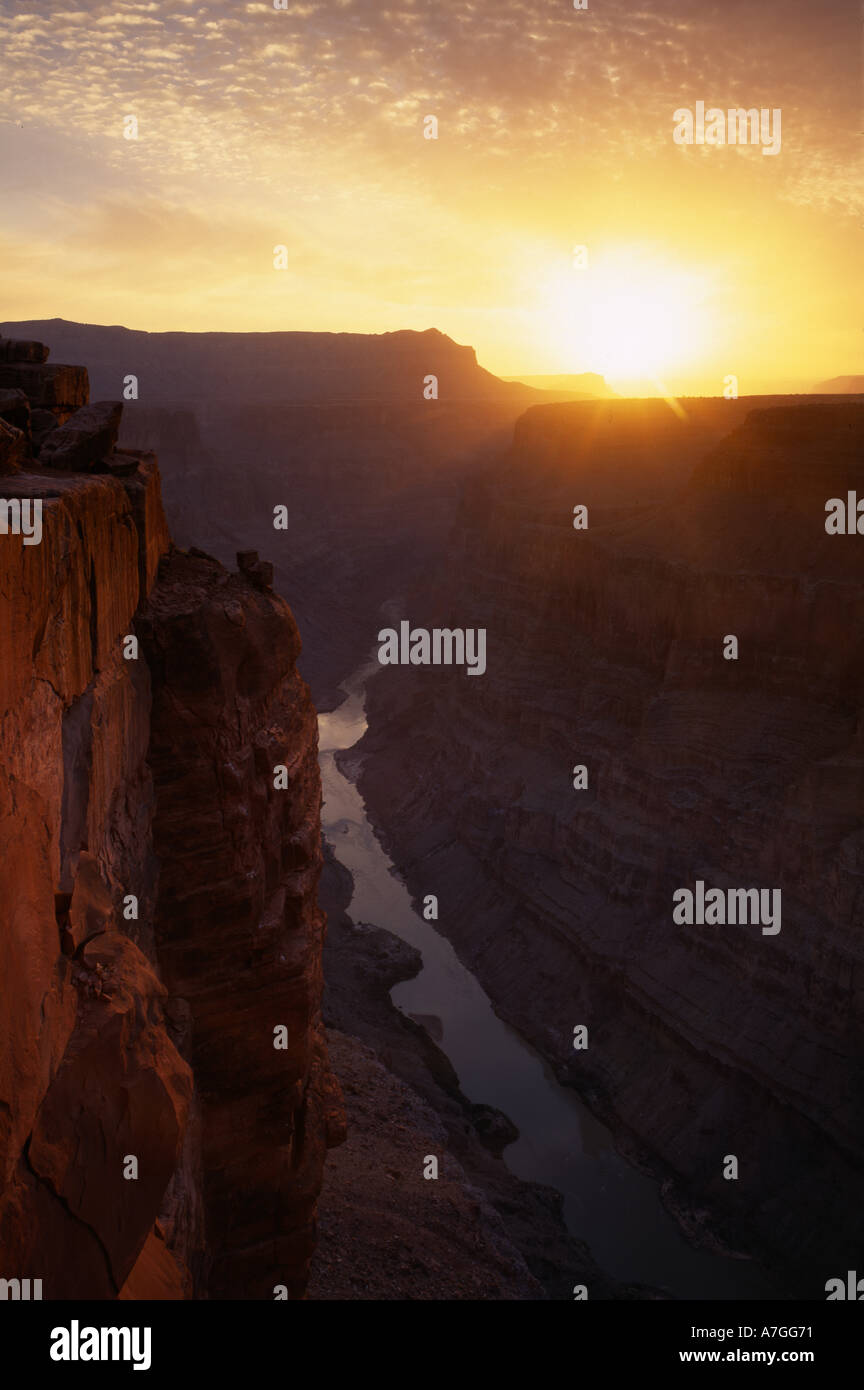Nordamerika, USA, Arizona, Grand Canyon National Park, North Rim, Toroweep Punkt, isoliert auf dem Colorado River anzeigen Stockfoto