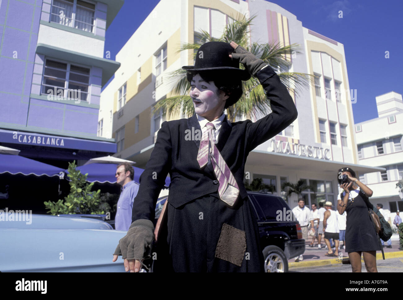 NA, USA, Florida, Miami, South Beach. Art-Deco-Wochenende am Ocean Drive. Person im funky Kostüm Stockfoto