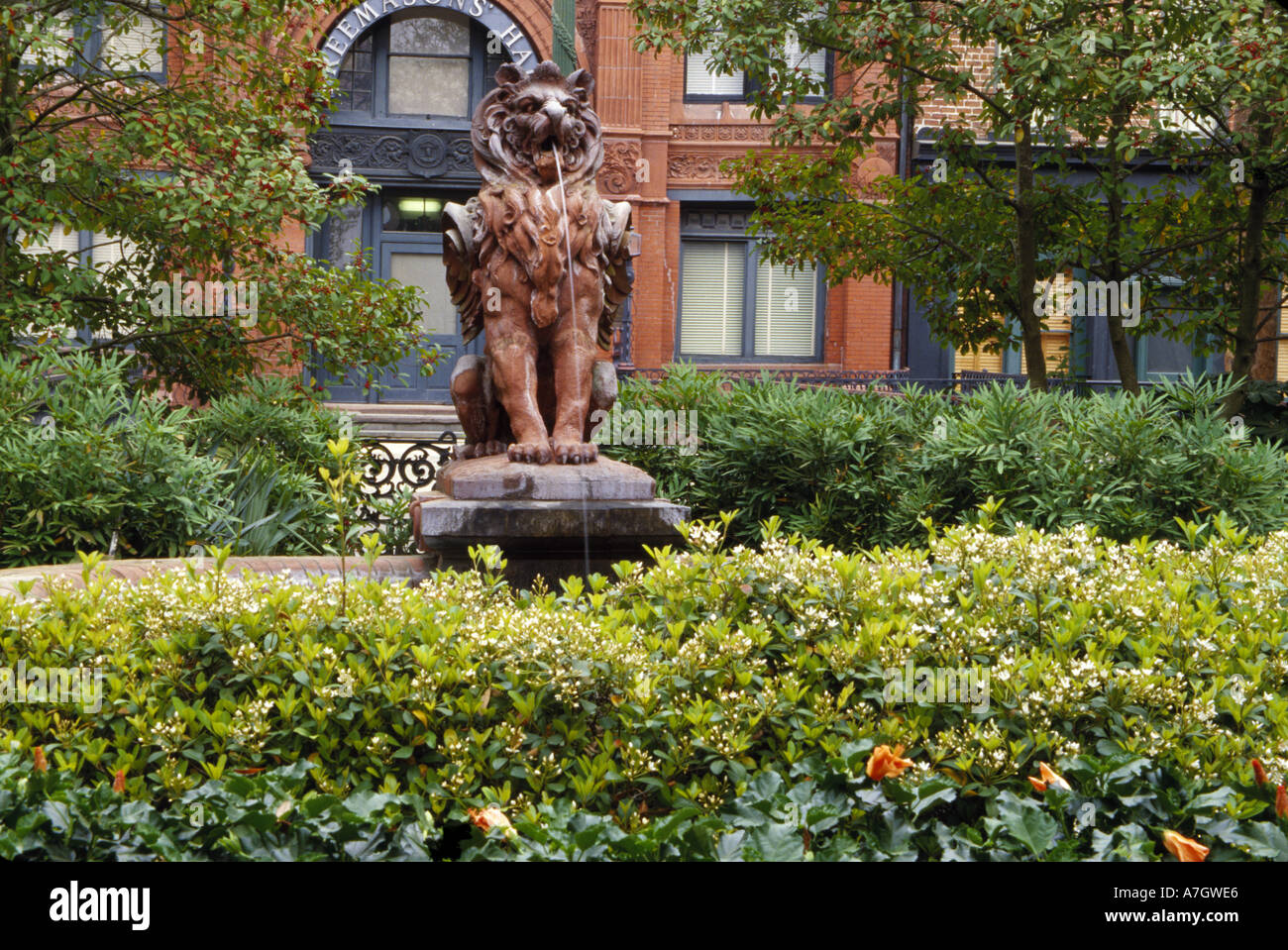 N.a. USA, Georgia, Savannah.  Statue im Garten in der Nähe von Faktoren gehen. Stockfoto