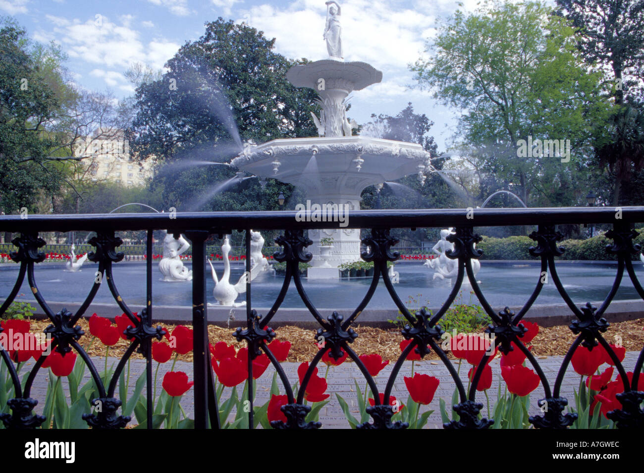N.a. USA, Georgia, Savannah.  Brunnen am Forsyth Park. Stockfoto