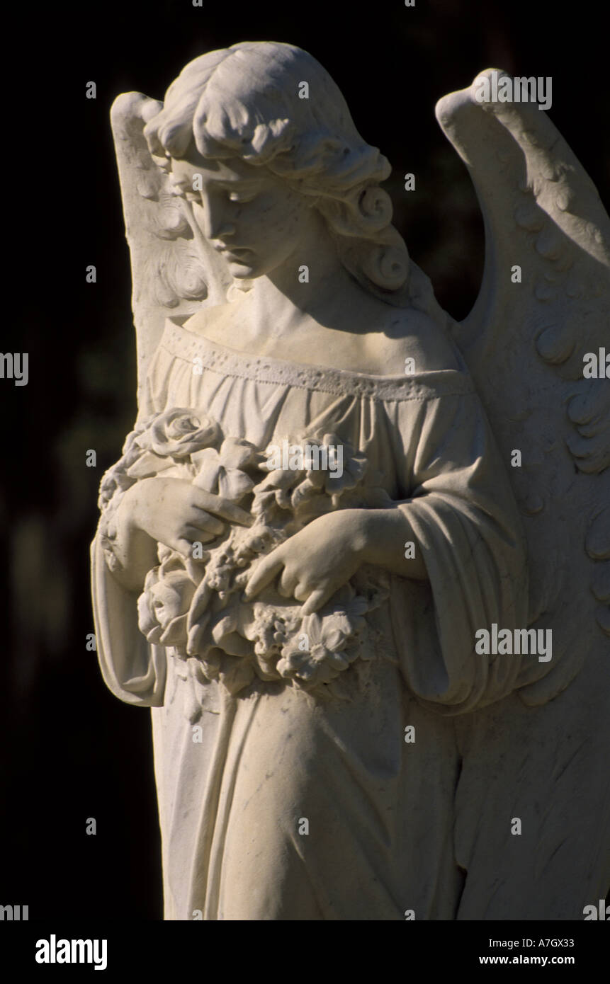 N.a. USA, Georgia, Savannah.  Engelsstatue auf Bonaventure Cemetery. Stockfoto