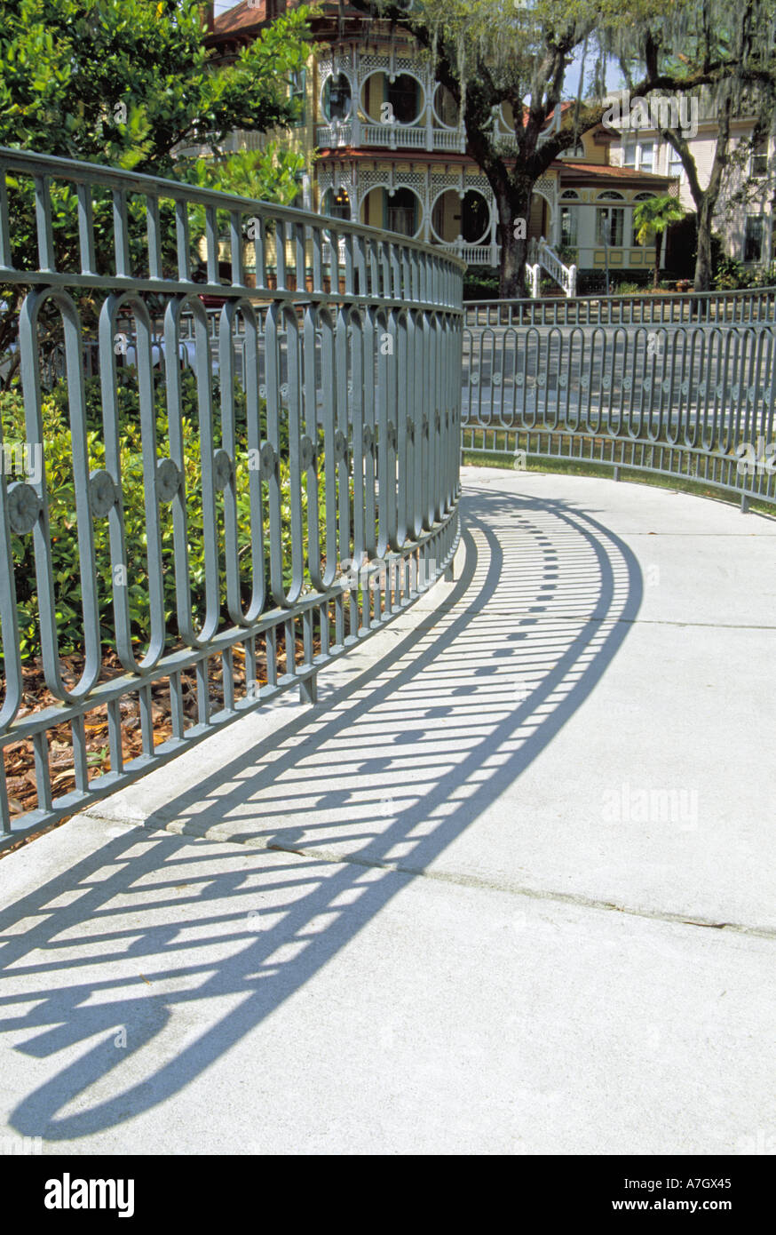 N.a. USA, Georgia, Savannah.  Eisen Geländer entlang. Stockfoto