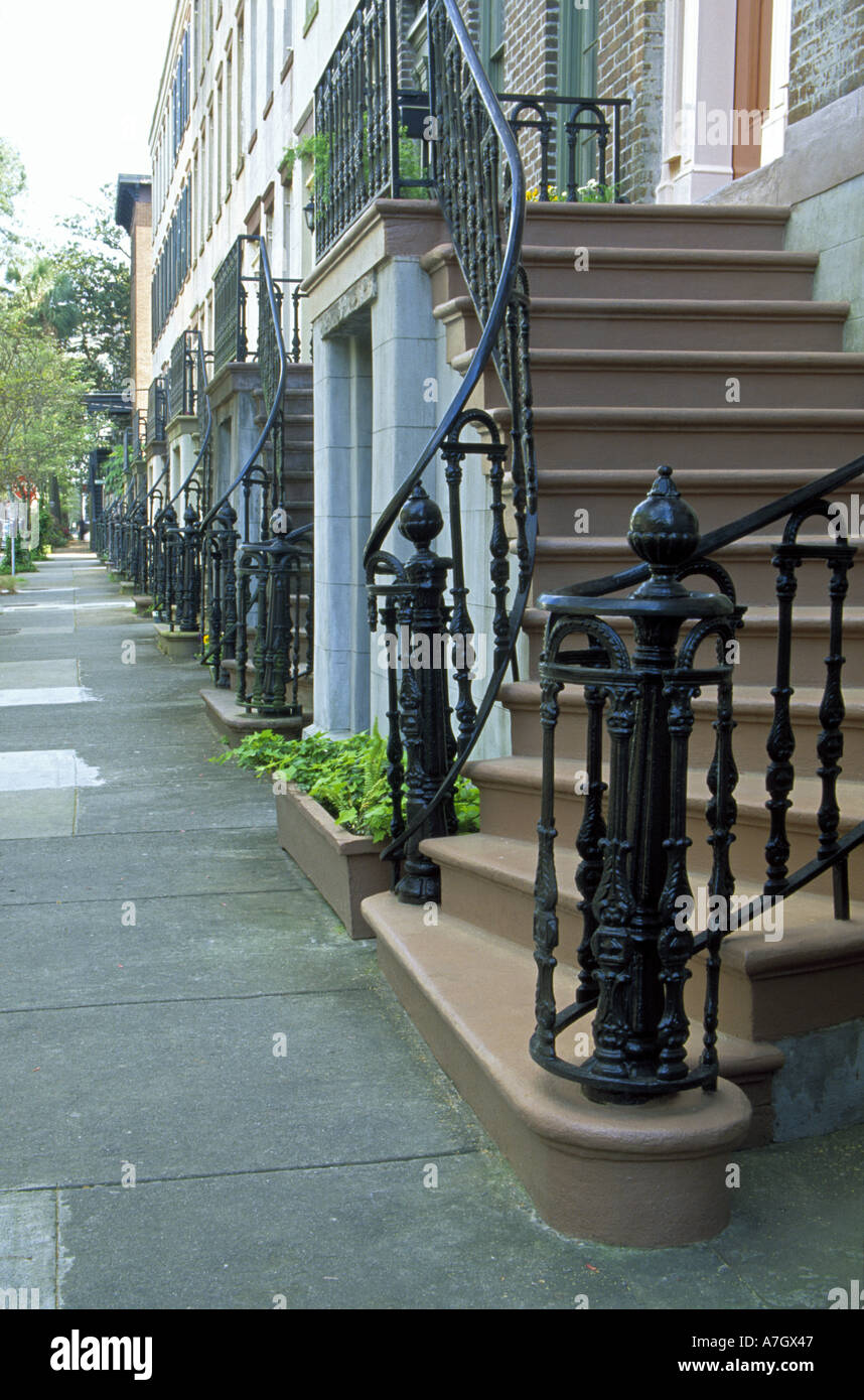 N.a. USA, Georgia, Savannah.  Schmiedeeiserne Geländer & Treppen. Stockfoto
