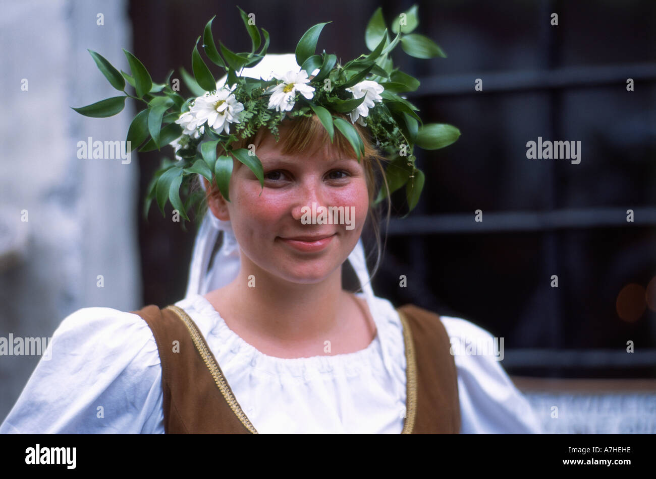 Estnische Mädchen In traditioneller Tracht Stockfoto