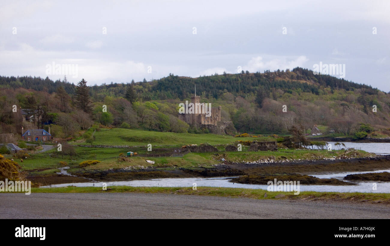 Dunvegan Castle am Ufer des Loch Dunvegan, besetzt durch Macleod s Skye Scotland UK Stockfoto