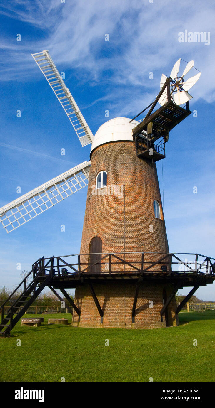 Wilton Windmühle ist die einzige funktionierende Mühle in Wessex erbaut 1821 It wurde vollständig restauriert in 1976 Wiltshire UK Stockfoto Wilton Windmühle ist die einzige funktionierende Mühle in Wessex erbaut 1821 It wurde vollständig restauriert in 1976 Wiltshire UK Stockfoto
