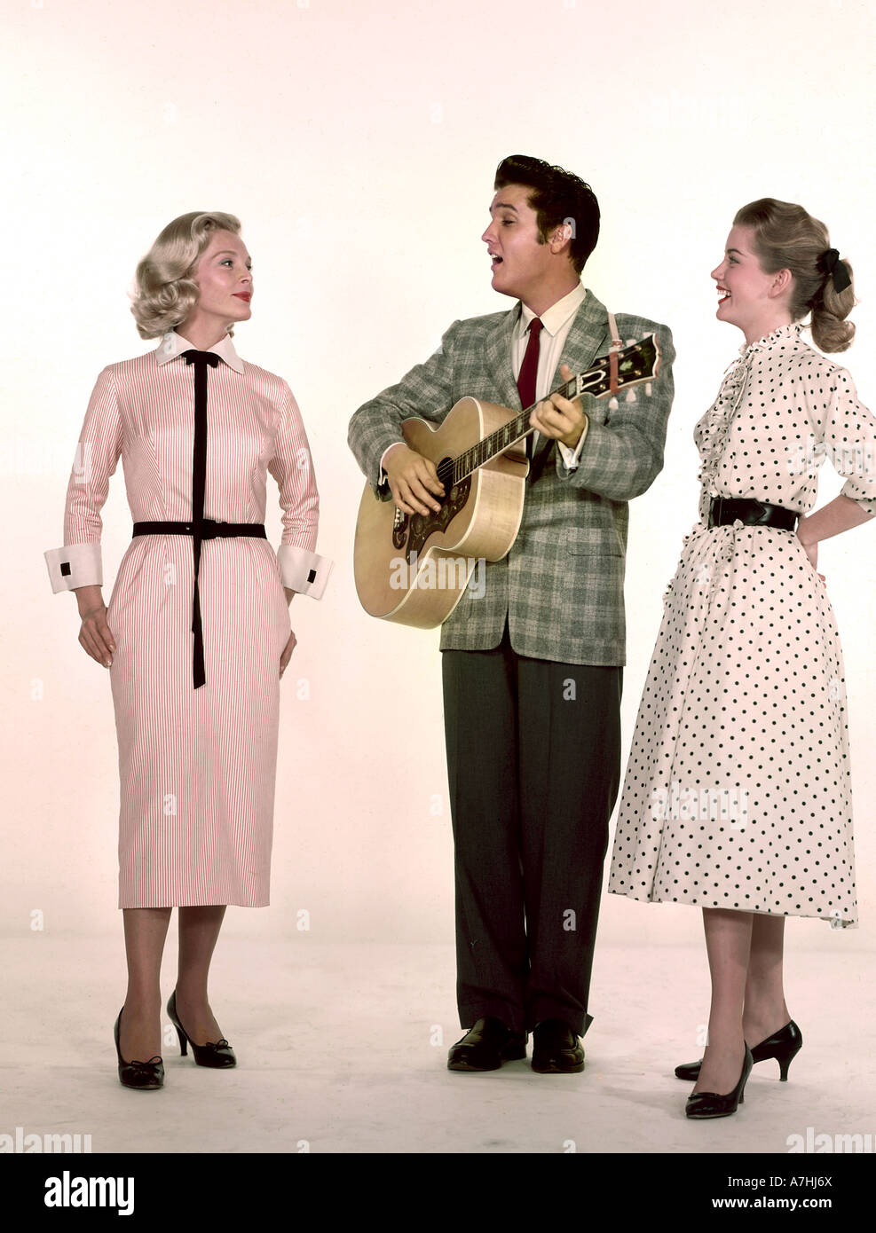 LOVING YOU 1957 Paramount Film mit von links: Lizabeth Scott, Elvis Presley und Dolores Hart Stockfoto