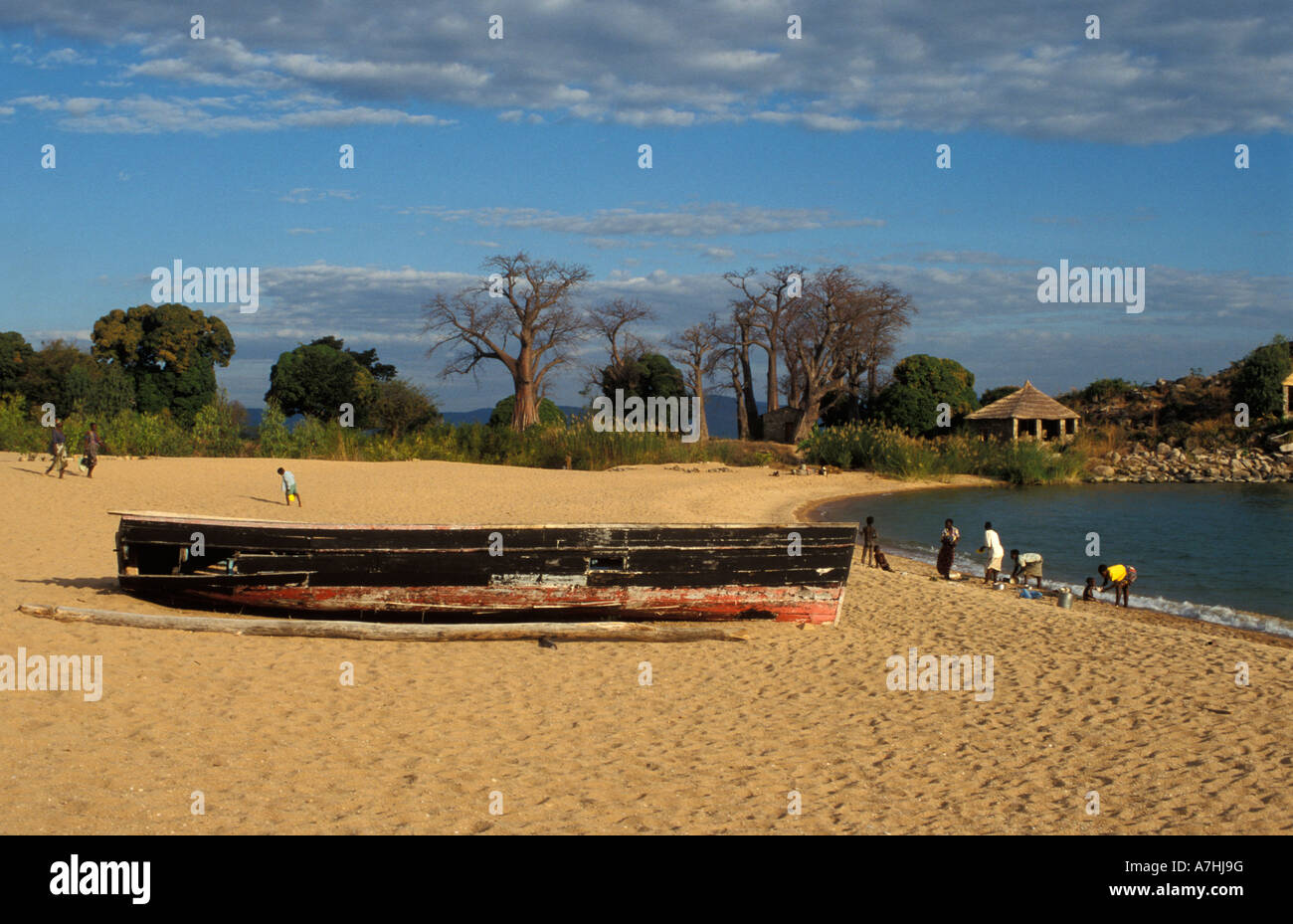Angelboot/Fischerboot am Strand, liegen, Likoma Island, Lake Malawi, Malawi Stockfoto