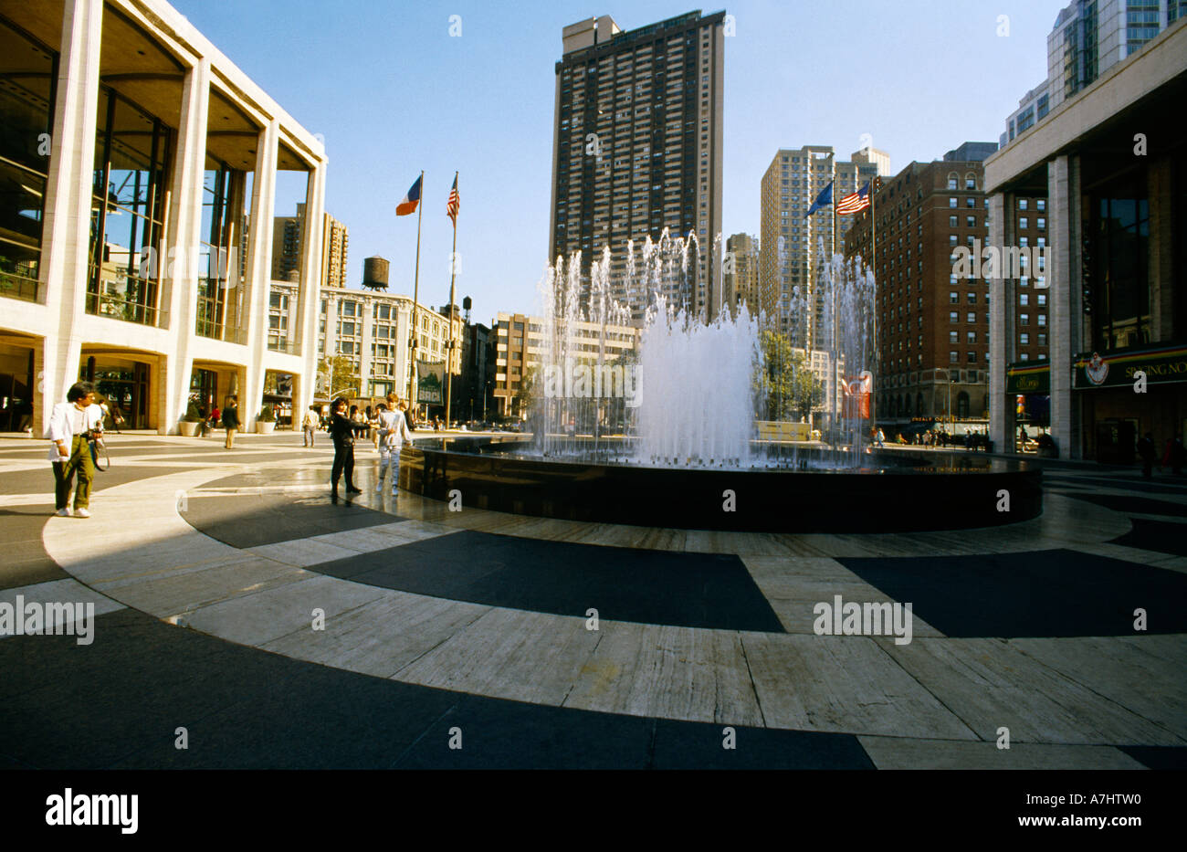 New York USA Lincoln Center of Performing Arts mit David Geffen Hall, David H. Koch Theater und Revson Fountain Stockfoto