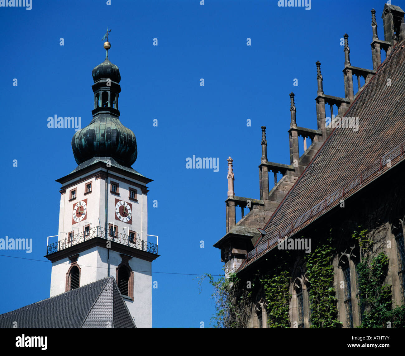 Kirche Maria Himmelfahrt Und Giebel des Rathauses in Sulzbach-Rosenberg, Oberpfaelzer Jura, Oberpfalz, Bayern Stockfoto