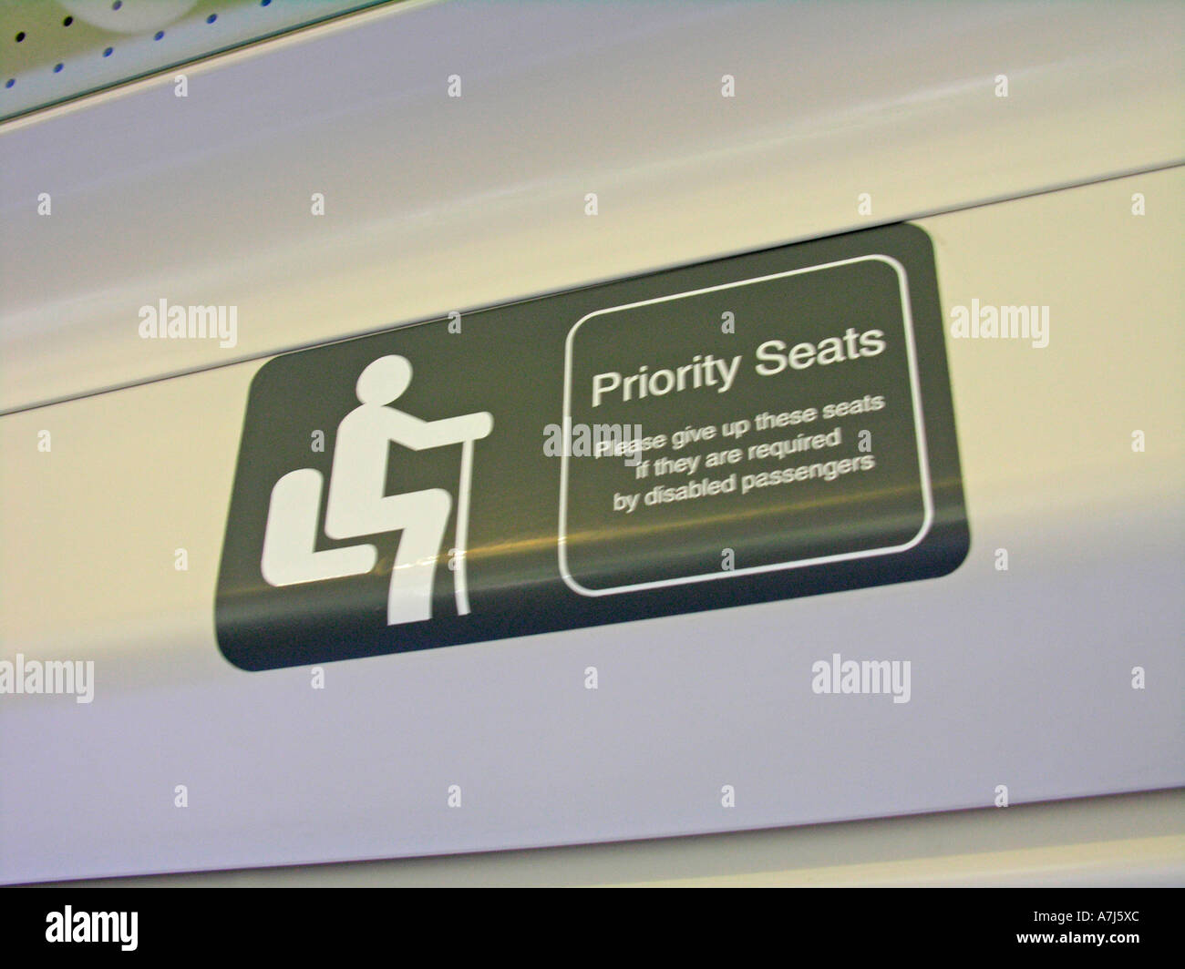 Melden Sie sich an Zug für Bestuhlung für Menschen mit Behinderungen auf die Yunan Strecke London und den südlichen regionalen counties Stockfoto