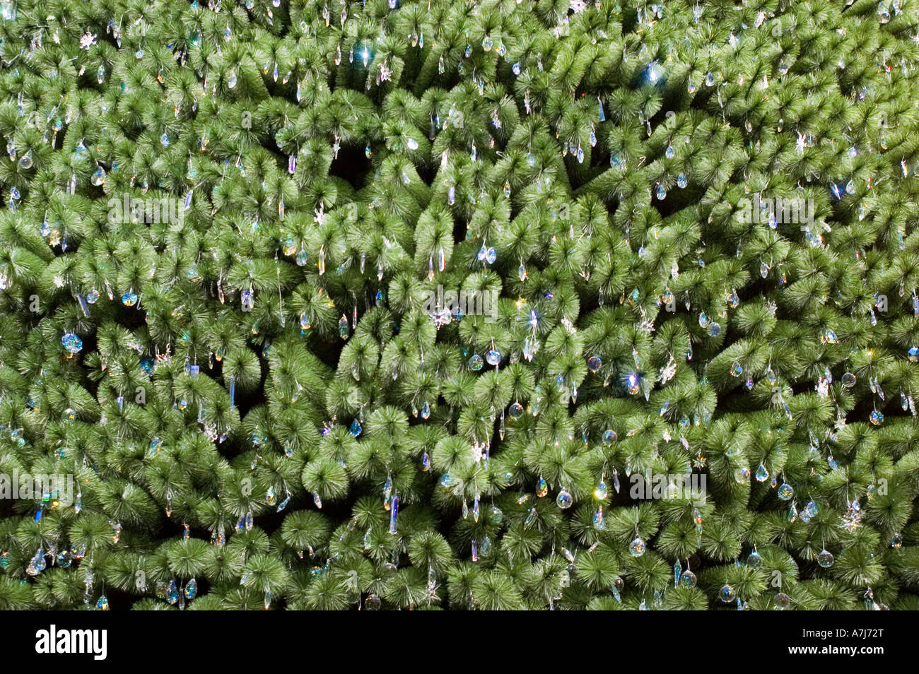 Riesiger Weihnachtsbaum hautnah am Berliner Hauptbahnhof Hauptbahnhof Deutschland Stockfoto