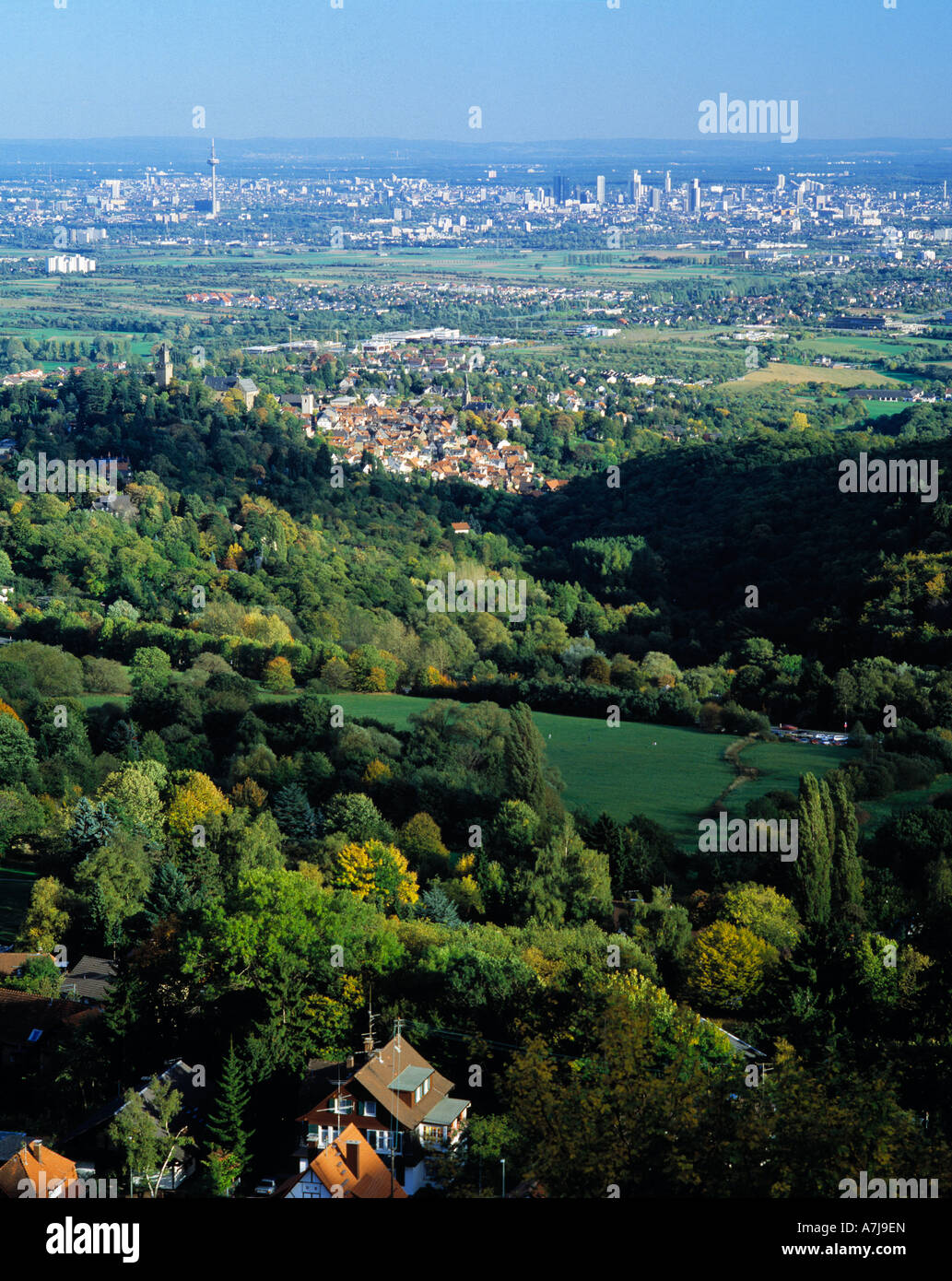 Panoramablick aus Den Bergen des Taunus deutschen Königstein Im Taunus Nach Frankfurt Am Main in Hessen Stockfoto