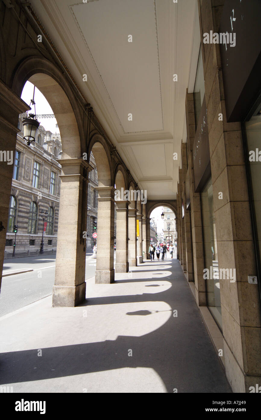 Die berühmten shopping Arkaden an der Rue de Rivoli-Paris Frankreich Stockfoto