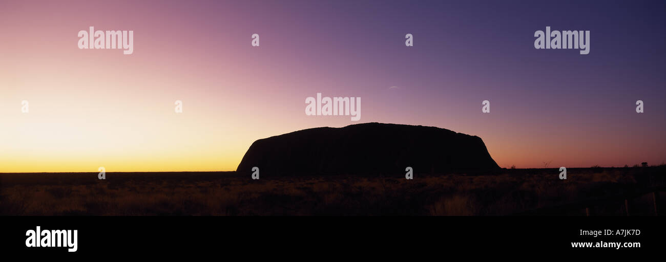 Australia Northern Territory Uluru Nationalpark Morgendämmerung Silhouetten Ayers Rock Stockfoto