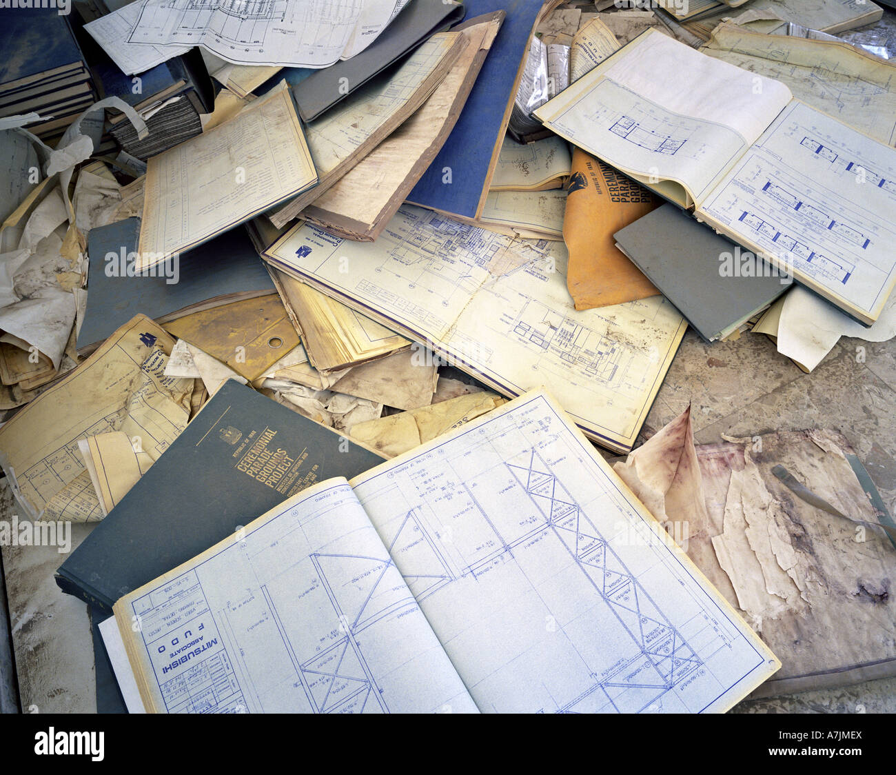 Blaupausen und offizielle Dokumente in Saddams ehemaliger Palast, Bagdad, Irak Stockfoto