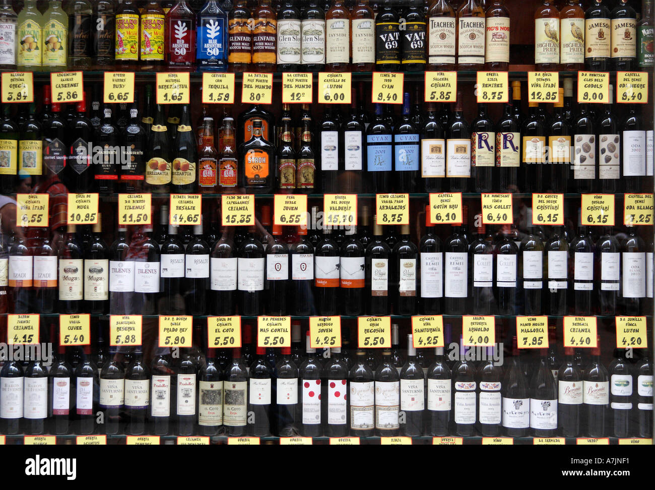 Liquor Store Fenster Barcelona Stockfoto