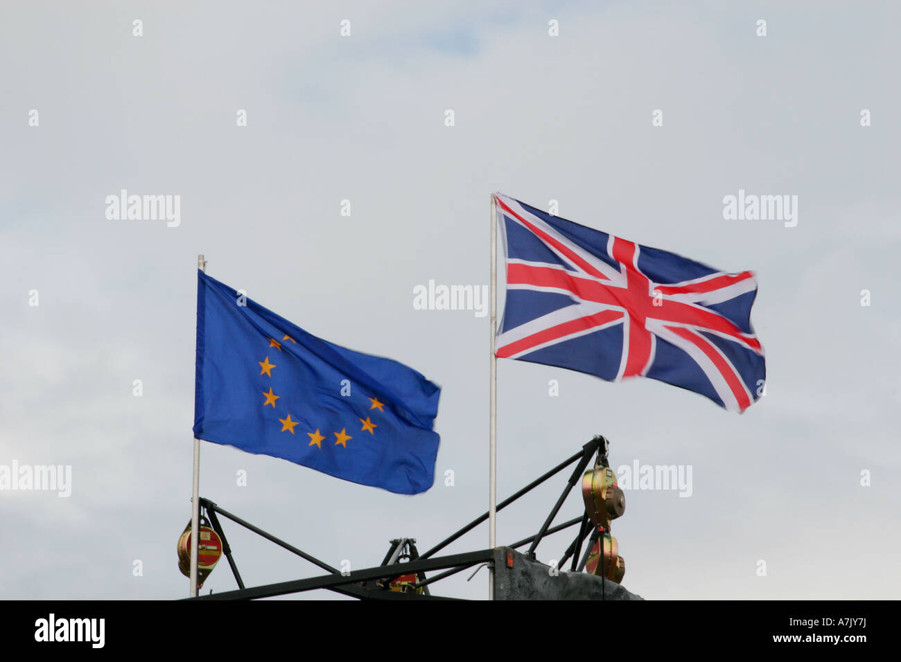 Europäische und britische Fahnen Stockfoto