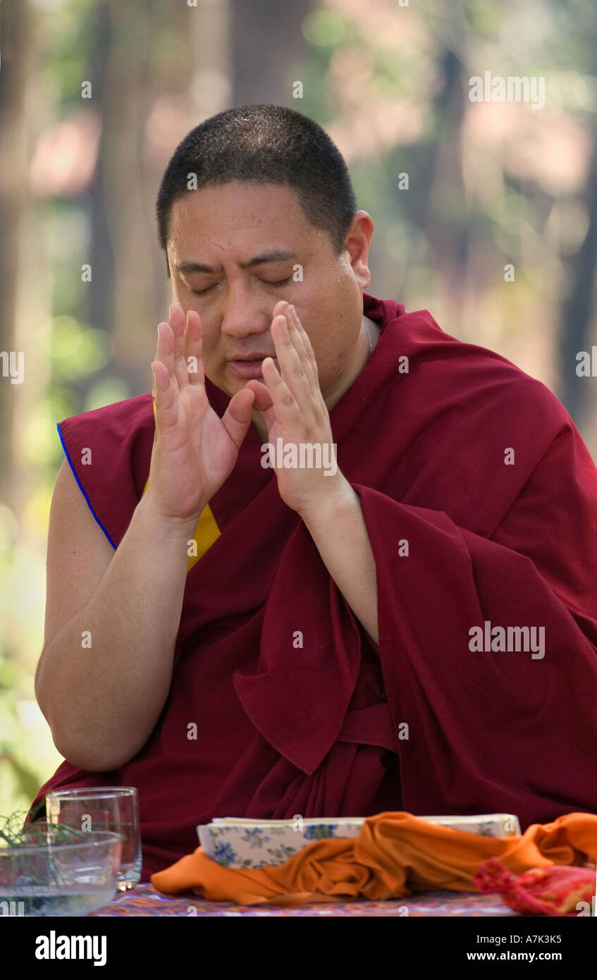 Shechen Rabjam Rinpoche ist ein einjähriges Jubiläum Puja für Tsunami-Opfer in Golden Buddha Beach THAILAND Stockfoto