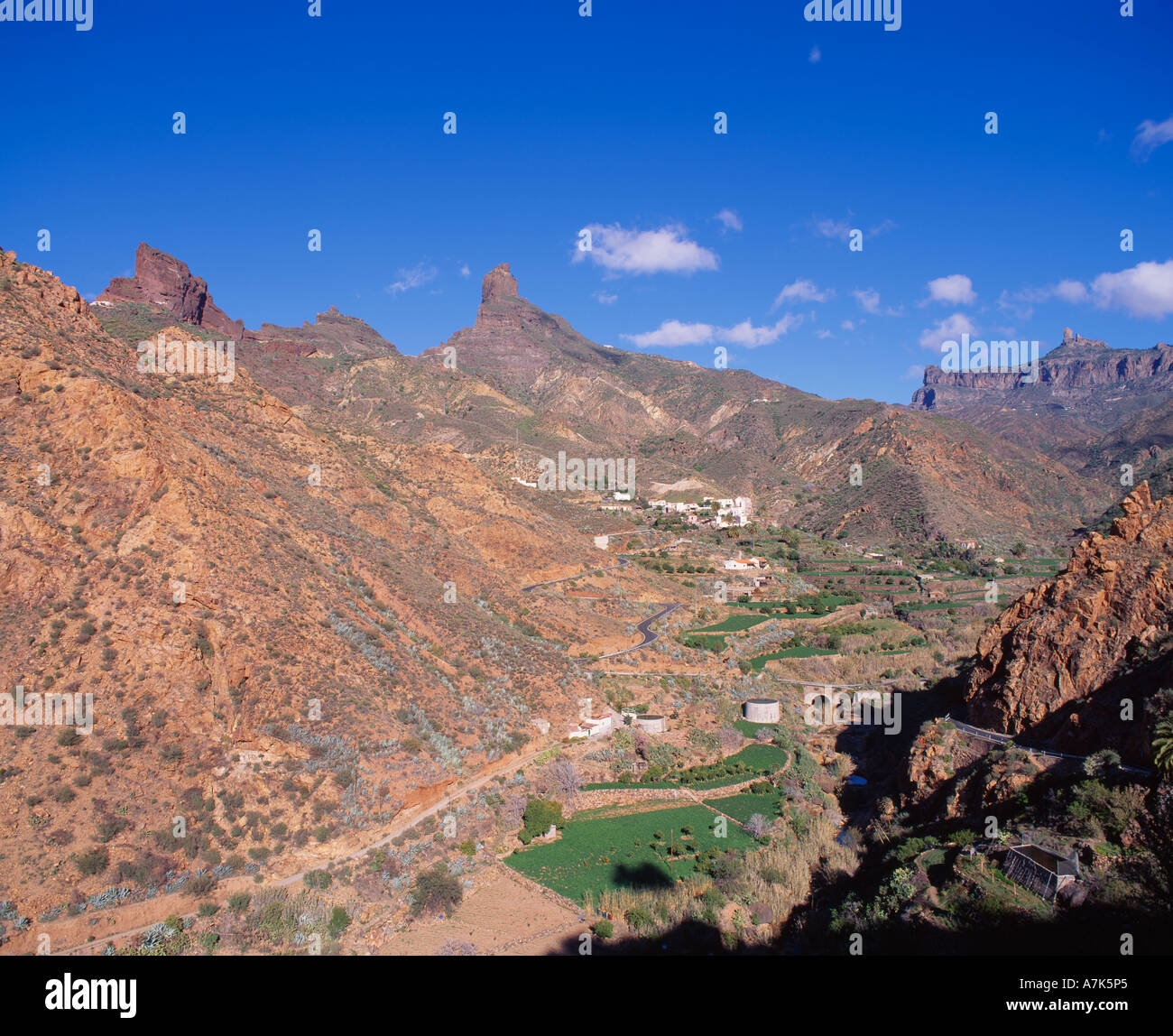 Das Dorf El Chorrillo und Roque Nublo und Roque Bentaiga, Gran Canaria, Kanarische Inseln-Spanien Stockfoto