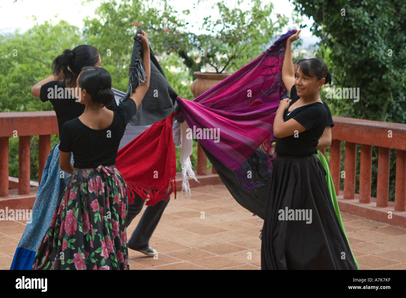 Junge Mexikanerin studieren traditionelle Tänze am Instituto de Culturo Kulturinstitut in San Miguel de Allende, Mexiko Stockfoto