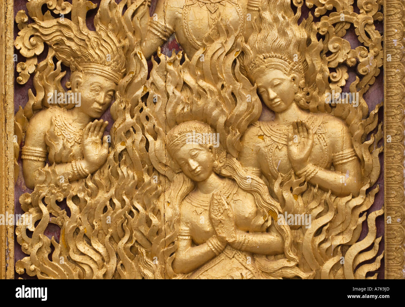 Ramayana-Szene an der Außenseite der Hohng Kep Mien königlichen Grabbeigaben Remise am Wat Xieng Thong LUANG RACHENTUPFER LAOS Stockfoto