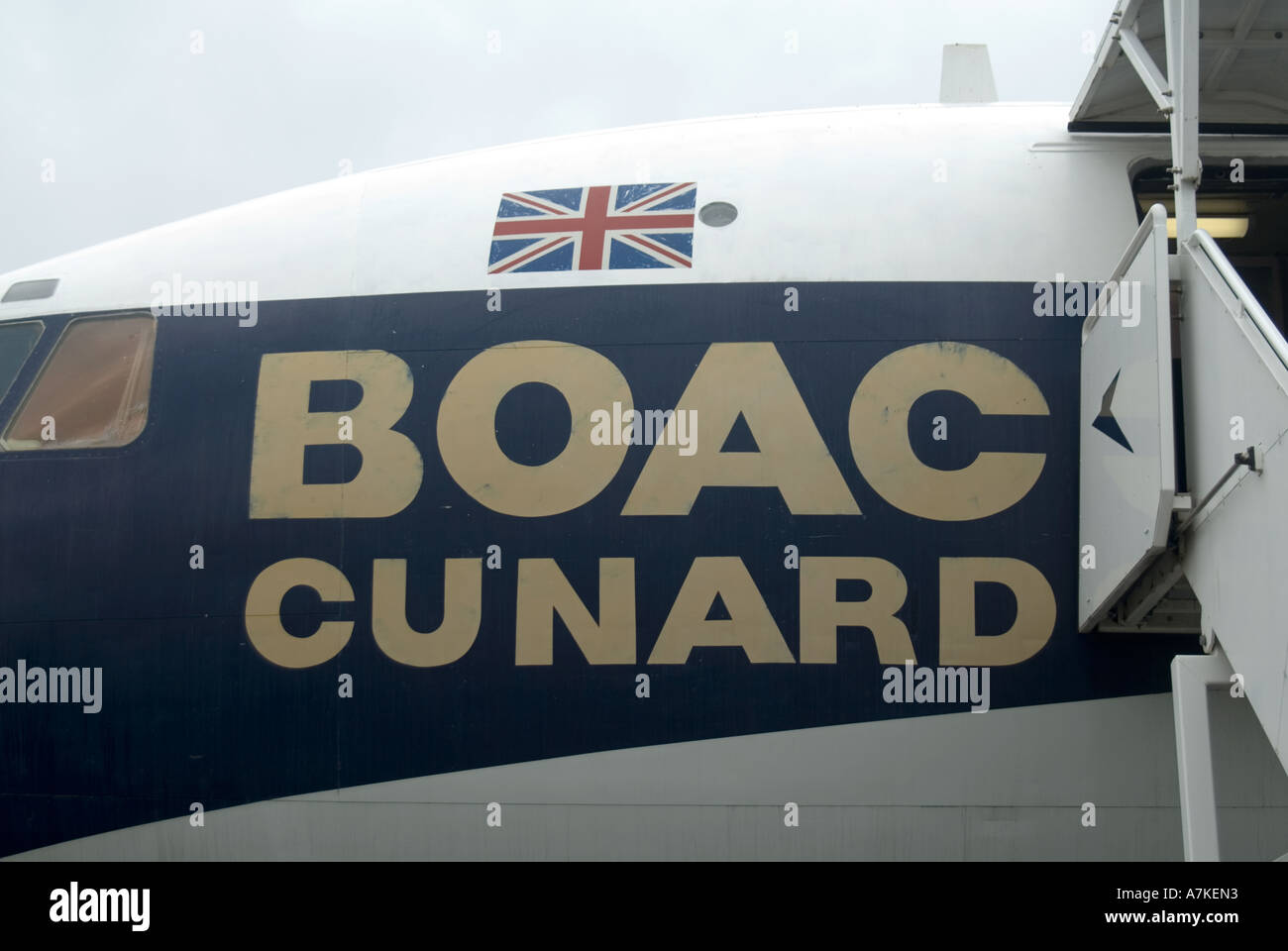 Duxford Imperial War Museum BOAC Cunard auf Rumpf erhaltene Super VC10 Passagierjet Verkehrsflugzeug mit Anschluß-Markierungsfahne Stockfoto