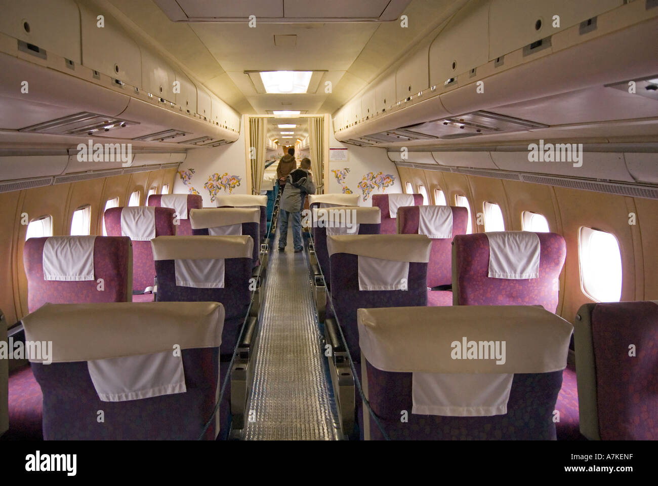 Duxford Imperial War Museum BOAC Cunard Super VC10 Passagierjet Verkehrsflugzeug Kabineninterieur Remoteanzeige durch Besucher Stockfoto