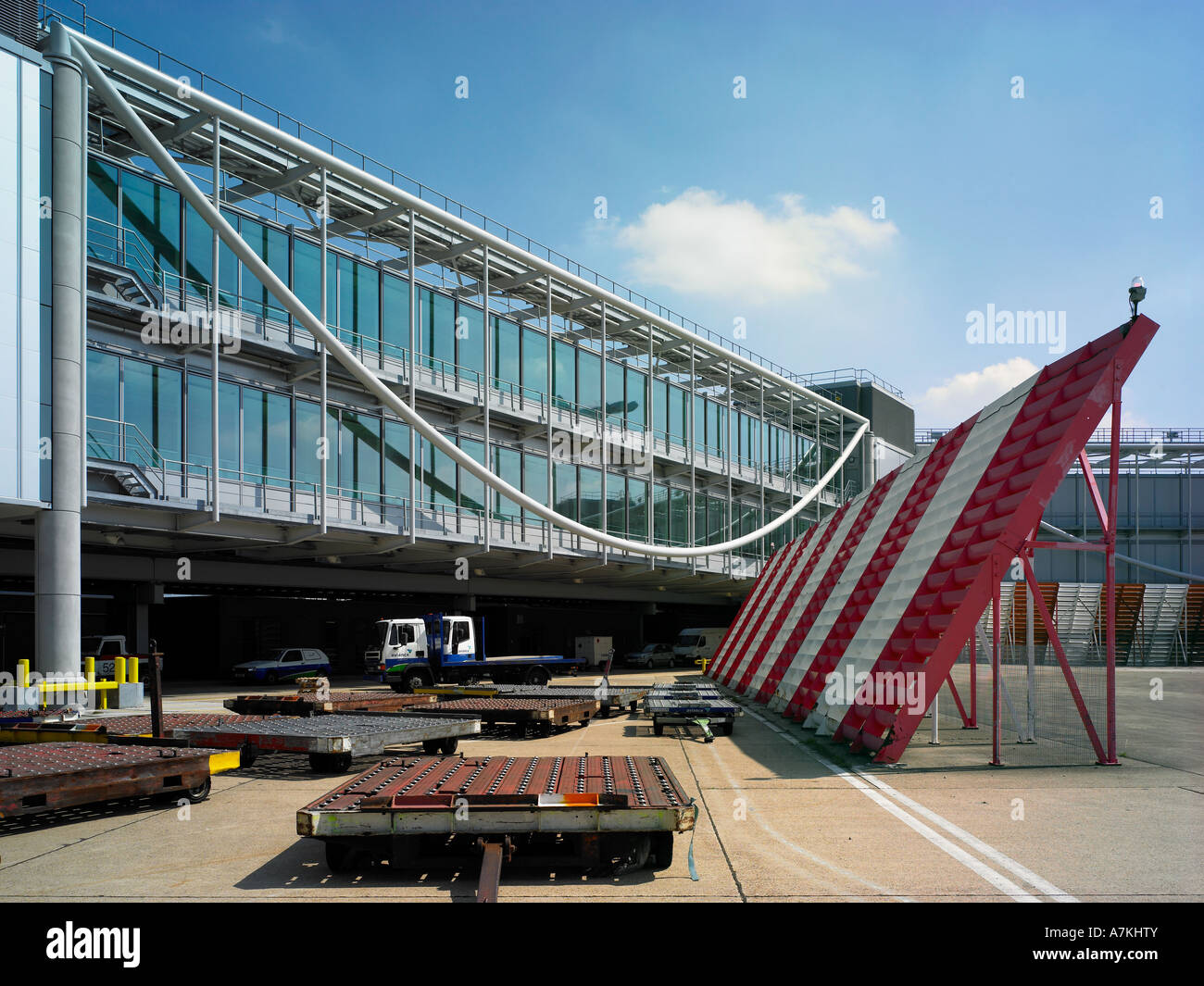 Pier 6, London Gatwick Flughafen. 2005-Architekt: GMW Stockfoto