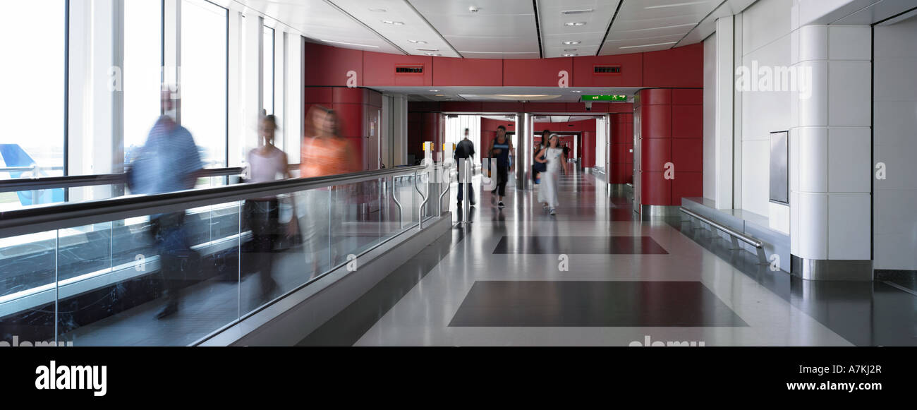 Pier 6, London Gatwick Flughafen. 2005-Architekt: GMW Architekten und Wilkinson Eyre Architects Stockfoto