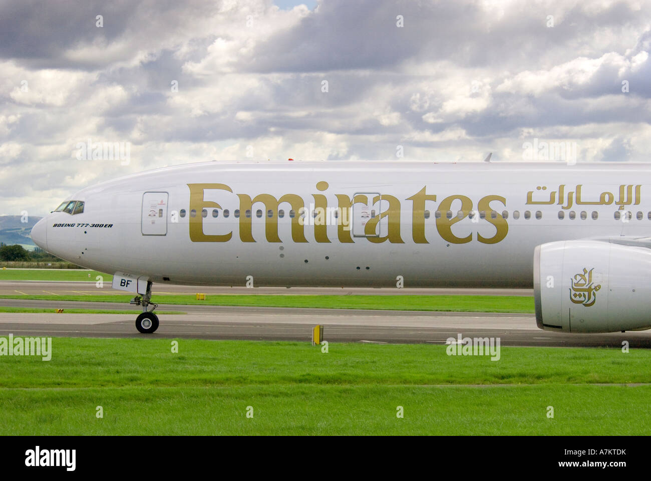 Ein Emirates Airlines Boeing 777-300 ER Rollen Stockfoto