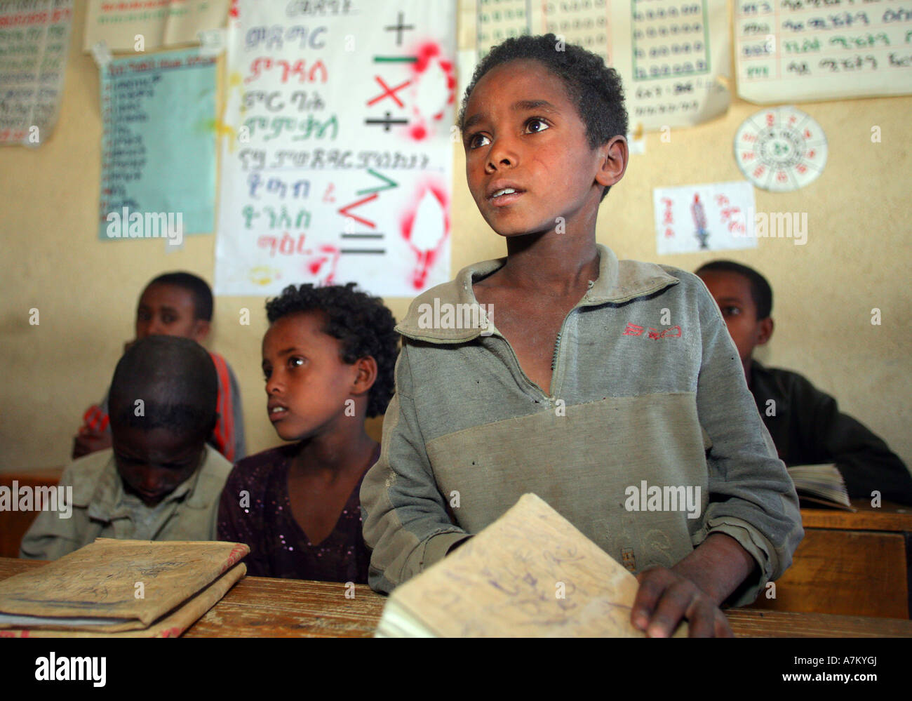 Äthiopien - Schülerinnen und Schüler einer Schule in der Stadt von Aiga Stockfoto