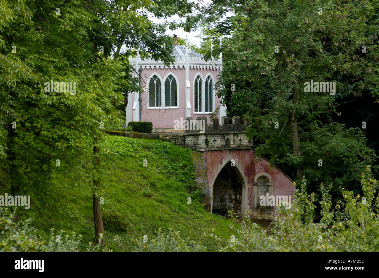 Das Eagle-Haus am Rokoko Gärten in Painswick in Cotswold, Gloucestershire, England UK Stockfoto