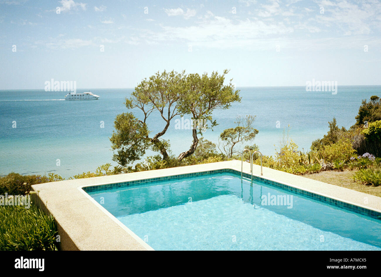 Swimming Pool mit Blick auf Port Phillip Bay-Melbourne-Australien Stockfoto