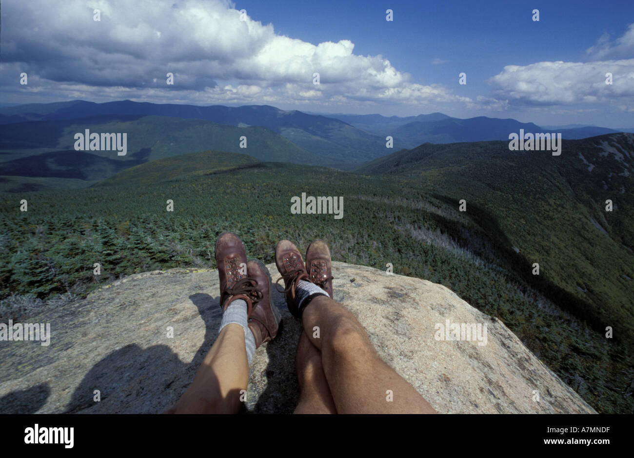 Nordamerika, USA, NH, Rucksackreisen. Auf dem Gipfel des Mt. Liberty, Blick in die Pemigewasset Wilderness Area. (MR) Stockfoto