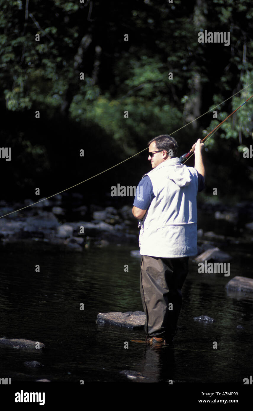 Nordamerika, USA, NH, Nordamerika, U.S., NH, Fliege Fischen am Fluss Neunauge, knapp unterhalb der Lee-Haken-Rd.-Brücke. (MR) Stockfoto