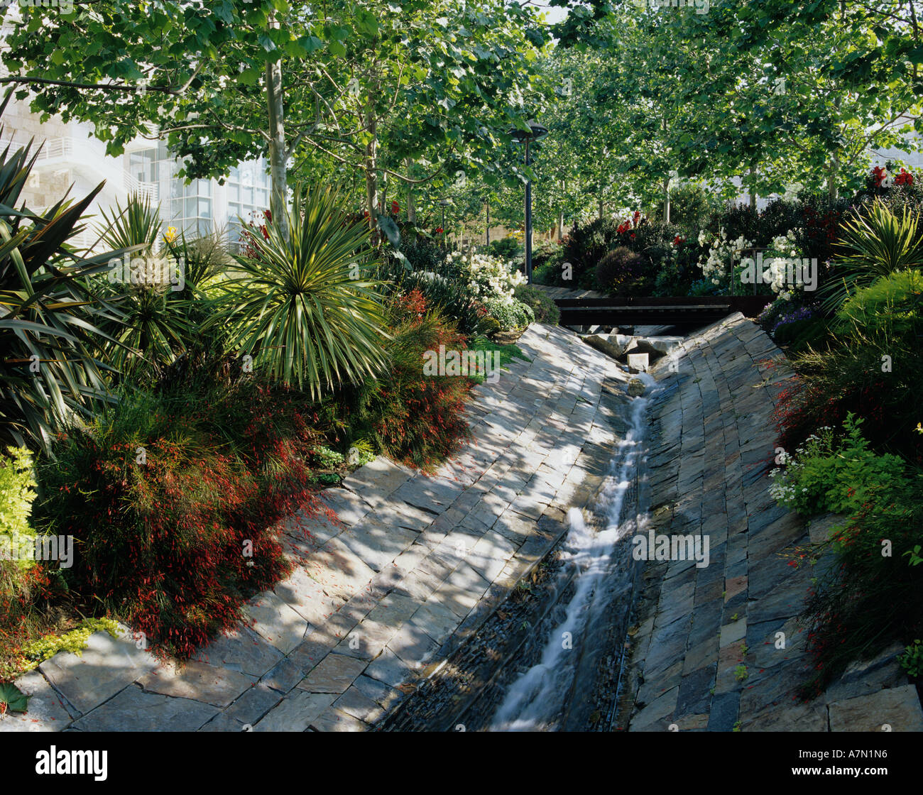 Strom durch Getty Center Garten Los Angeles Kalifornien entworfen von Robert Irwin Stockfoto