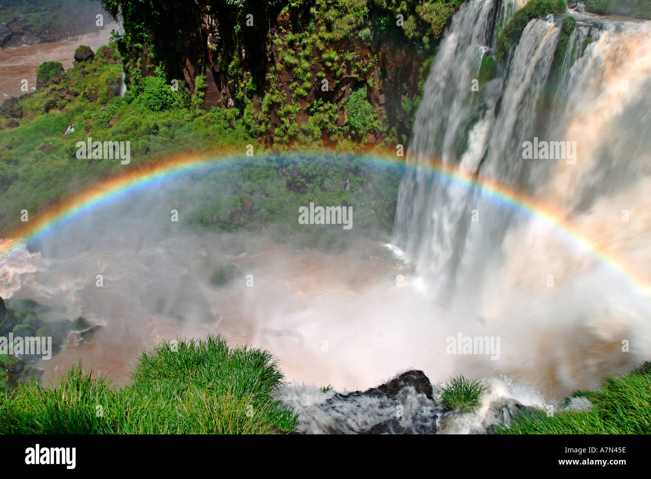 Brasilien-Argentinien-Panama Grenze Iguazu Nationalpark Iguazu-Wasserfälle Argentinien Seite Regenbogen Stockfoto