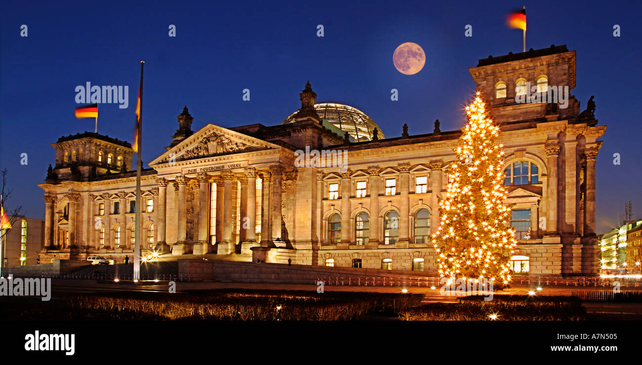 Berliner Reichstag am Fullmoon-Weihnachtsbaum Stockfoto