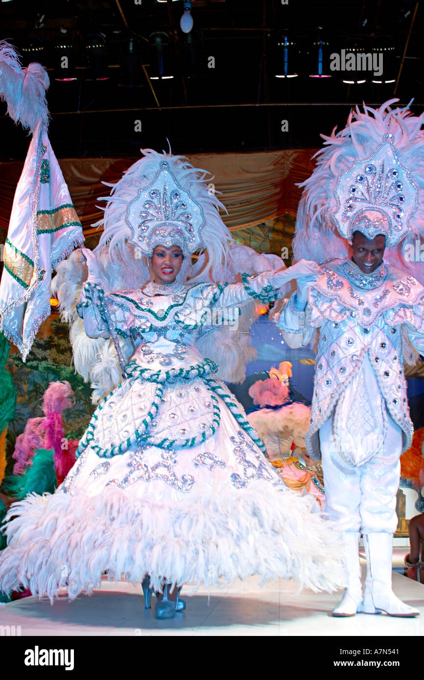 Rio De Janeiro Samba show in bunten Kostümen Leblon Stockfoto