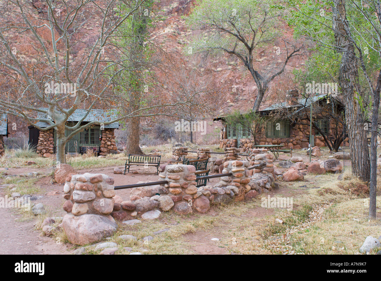 Kabinen auf der Phantom Ranch in Bright Angel Canyon am unteren Rand des Grand Canyon Stockfoto